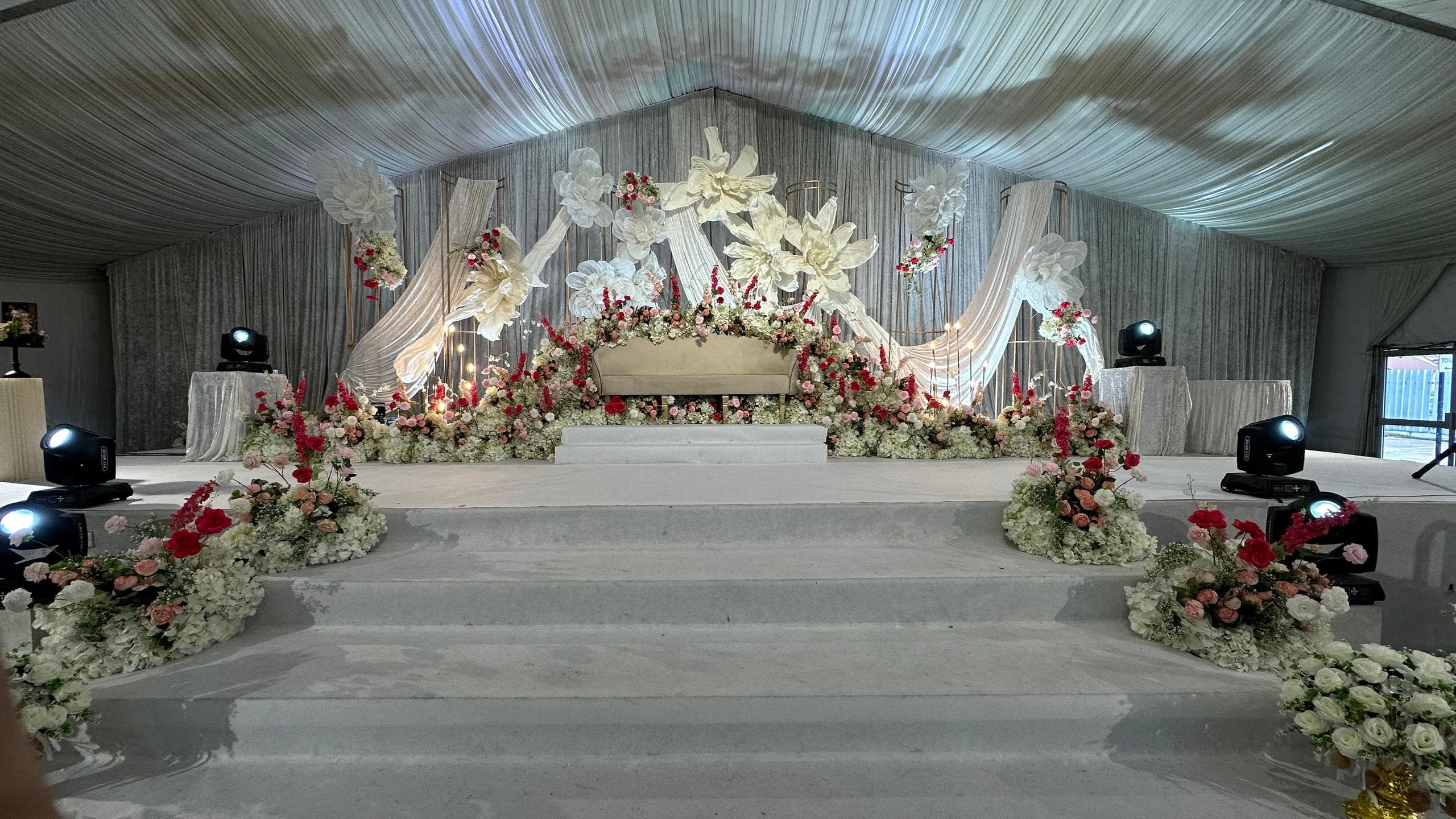Grand Gerbang Hall, Meru Klang
